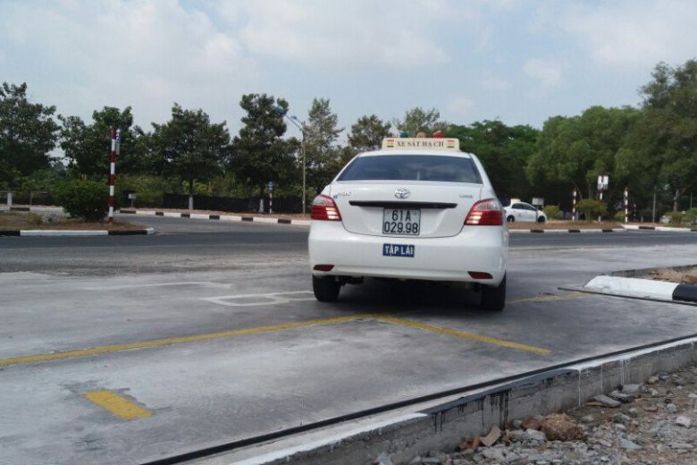  KỸ NĂNG GHÉP XE VÀO NHÀ XE GHÉP NGANG